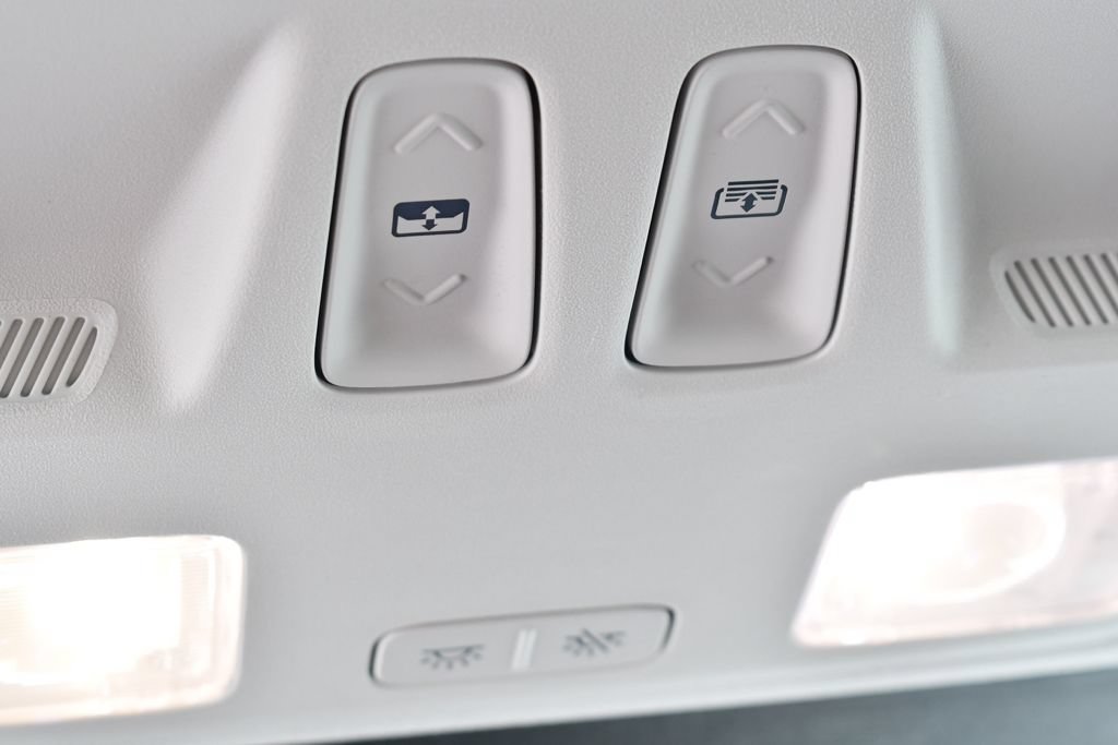 New 2025 Ford Escape SE w/ PHEV Premium Package FWD image 35