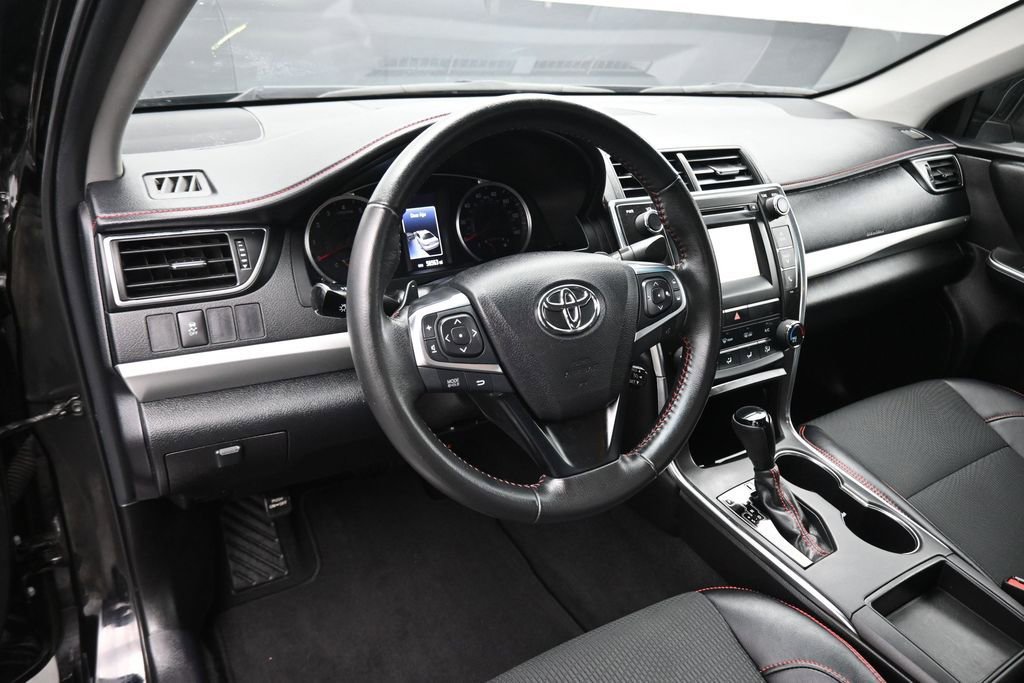 Used 2016 Toyota Camry SE w/ Protection Package (Q2) FWD image 13
