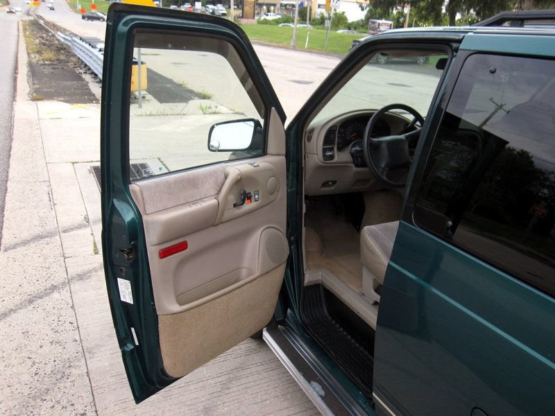 Used 1998 Chevrolet Astro AWD Passenger image 16