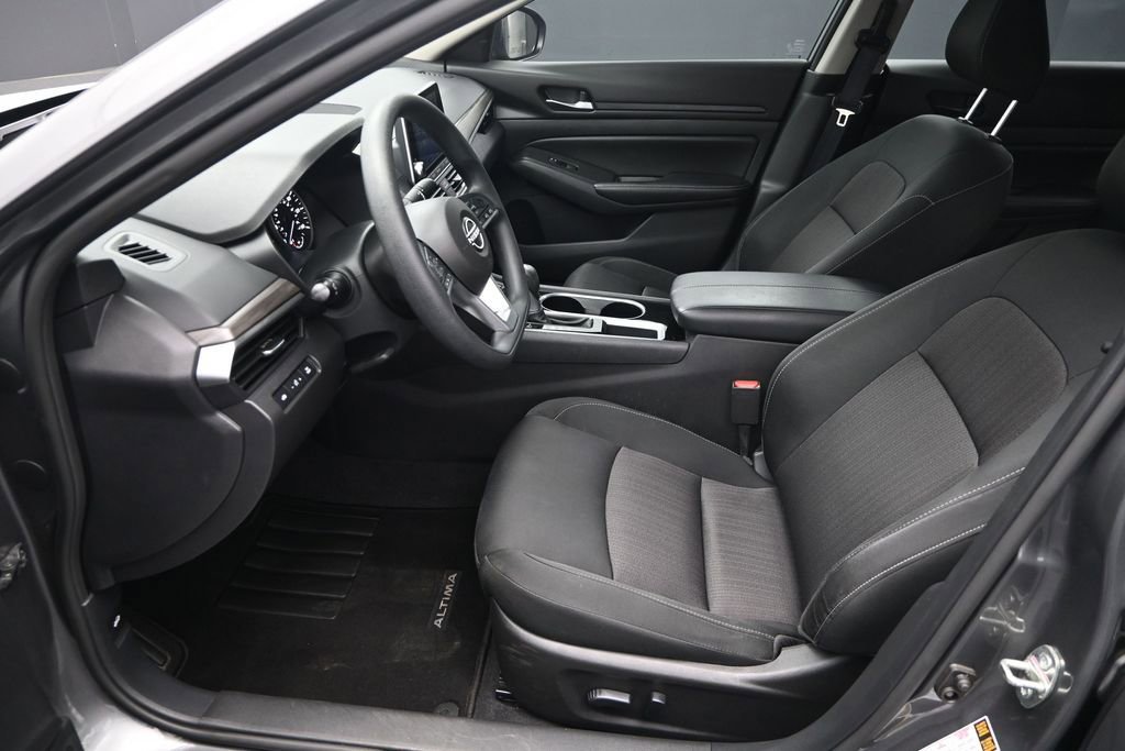 Used 2024 Nissan Altima 2.5 SV FWD image 15