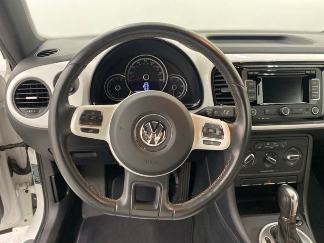 Used 2015 Volkswagen Beetle 1.8T Classic FWD image 14