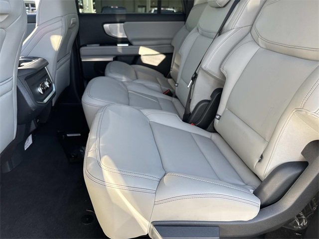 New 2025 Ford Expedition Max Active image 18