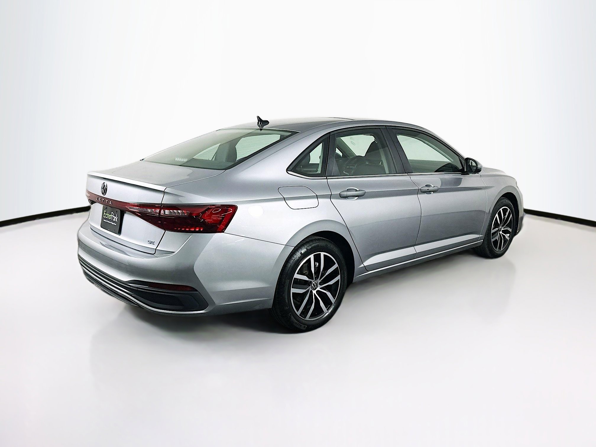 Used 2025 Volkswagen Jetta SE image 9