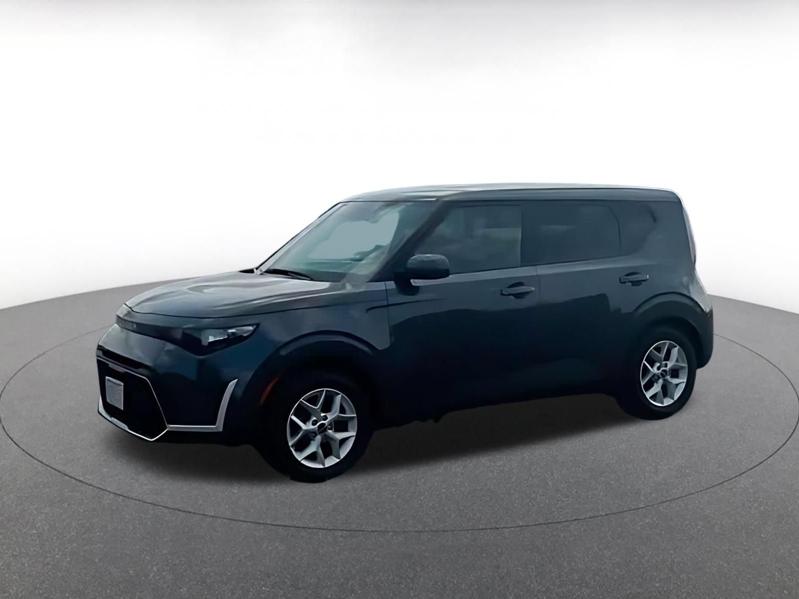 Used 2025 Kia Soul LX w/ LX Technology Package FWD image 6