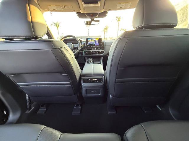 New 2025 Nissan Pathfinder SL w/ Black Appearance Package image 13