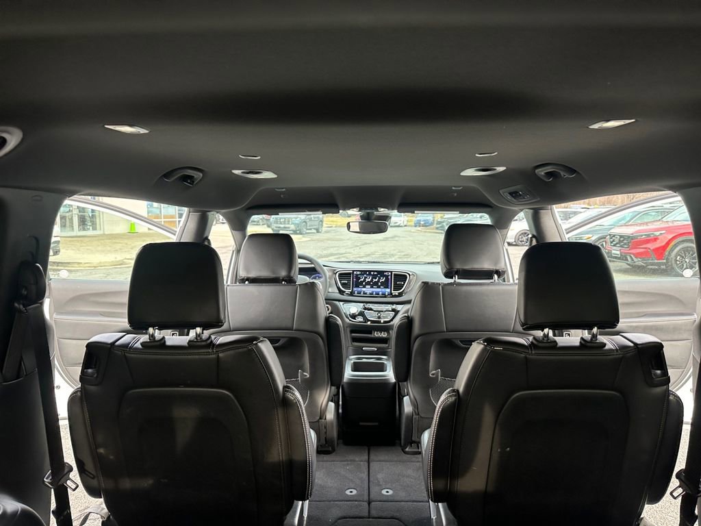 Used 2025 Chrysler Pacifica Select FWD image 26