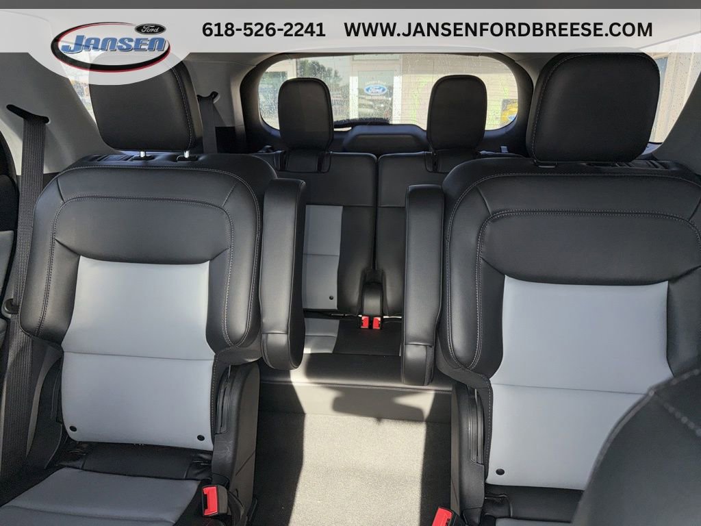 Used 2022 Ford Explorer XLT w/ Equipment Group 202A AWD/4WD image 14