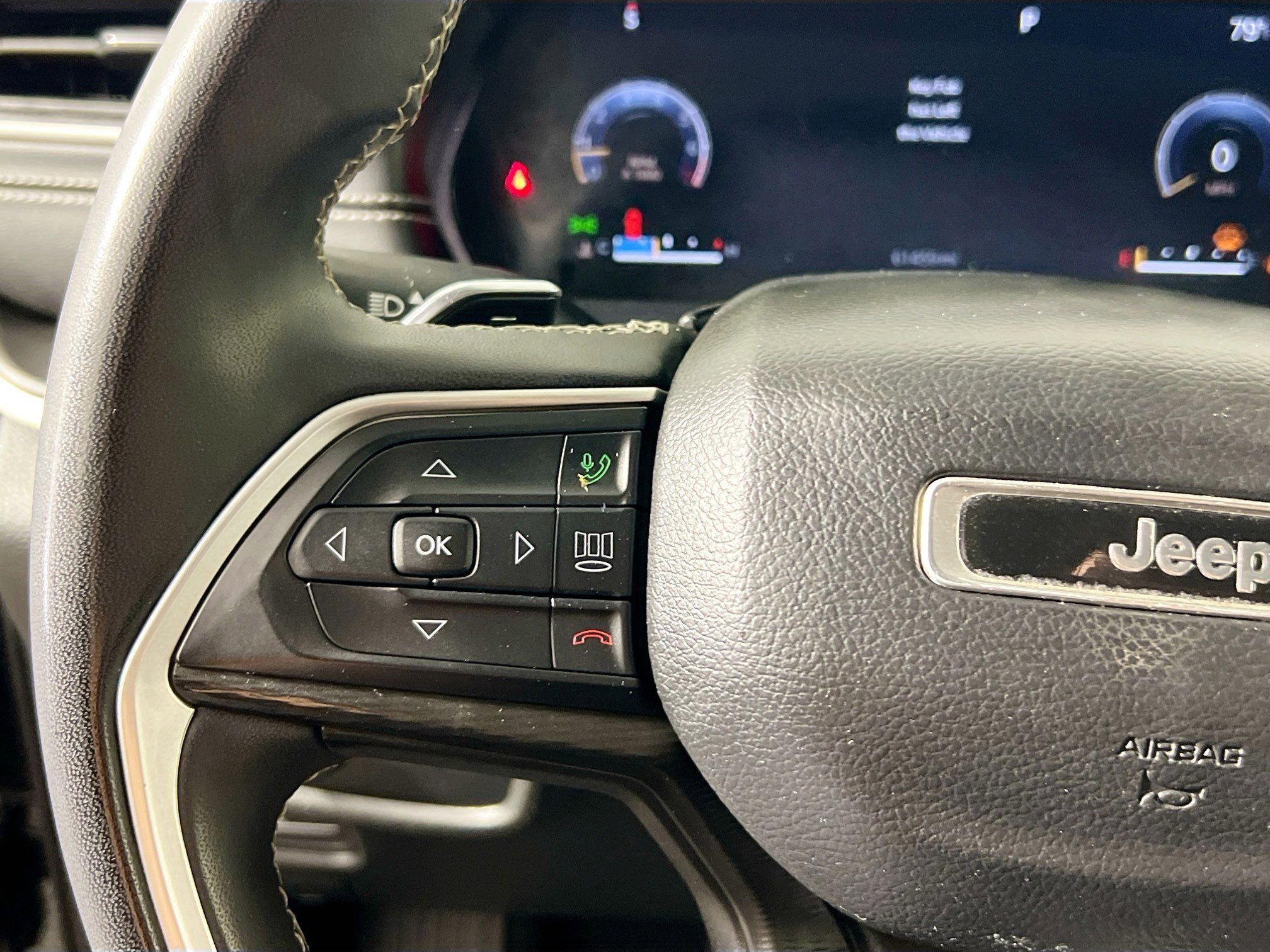 Used 2023 Jeep Grand Cherokee L Laredo RWD image 18