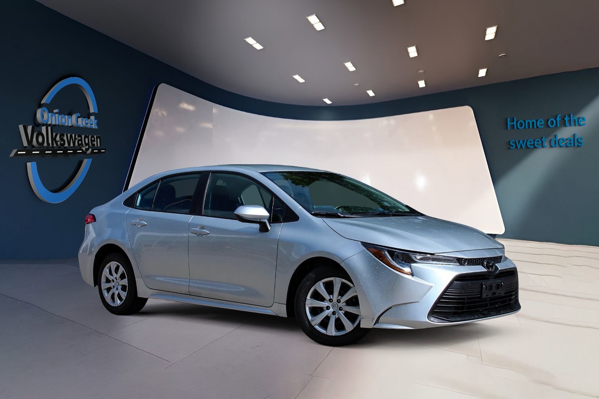 Used 2024 Toyota Corolla LE FWD image 2