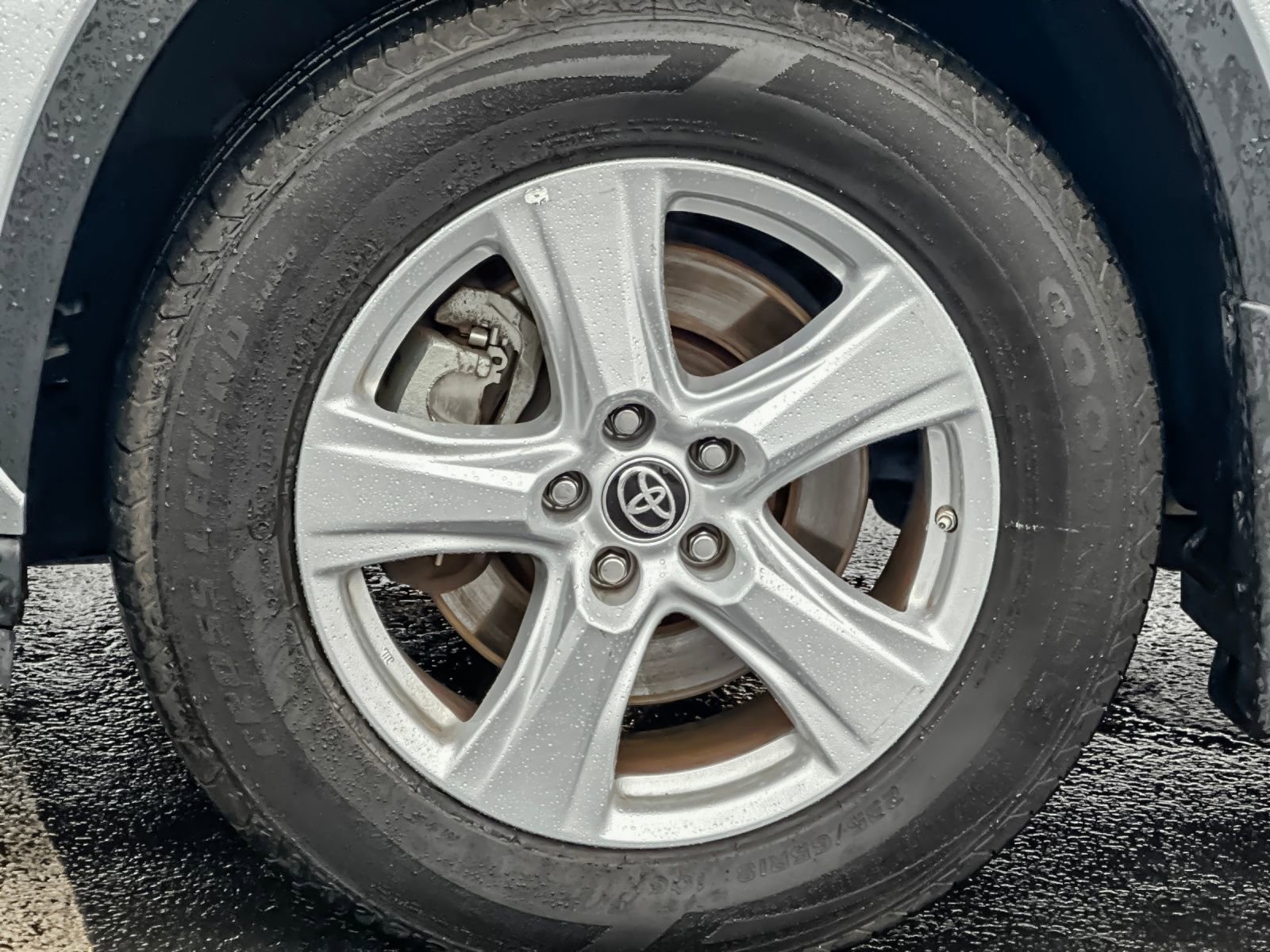 Used 2024 Toyota Highlander LE image 26