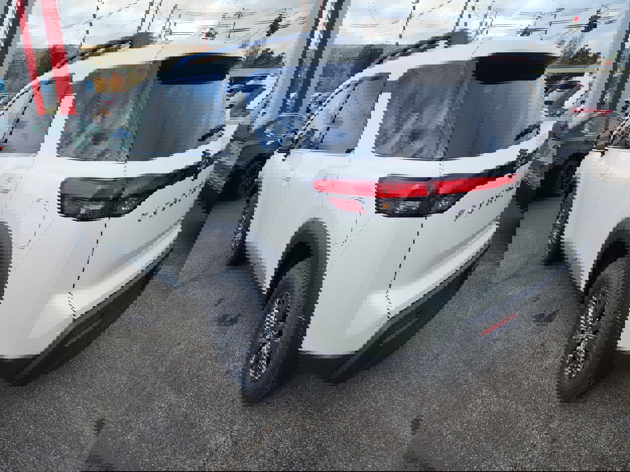 New 2025 Nissan Pathfinder SV image 6