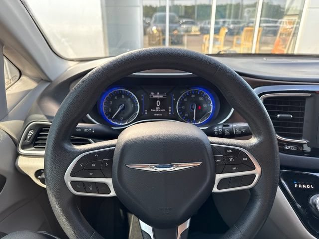 Used 2019 Chrysler Pacifica Touring Plus w/ Tire & Wheel Group FWD image 13