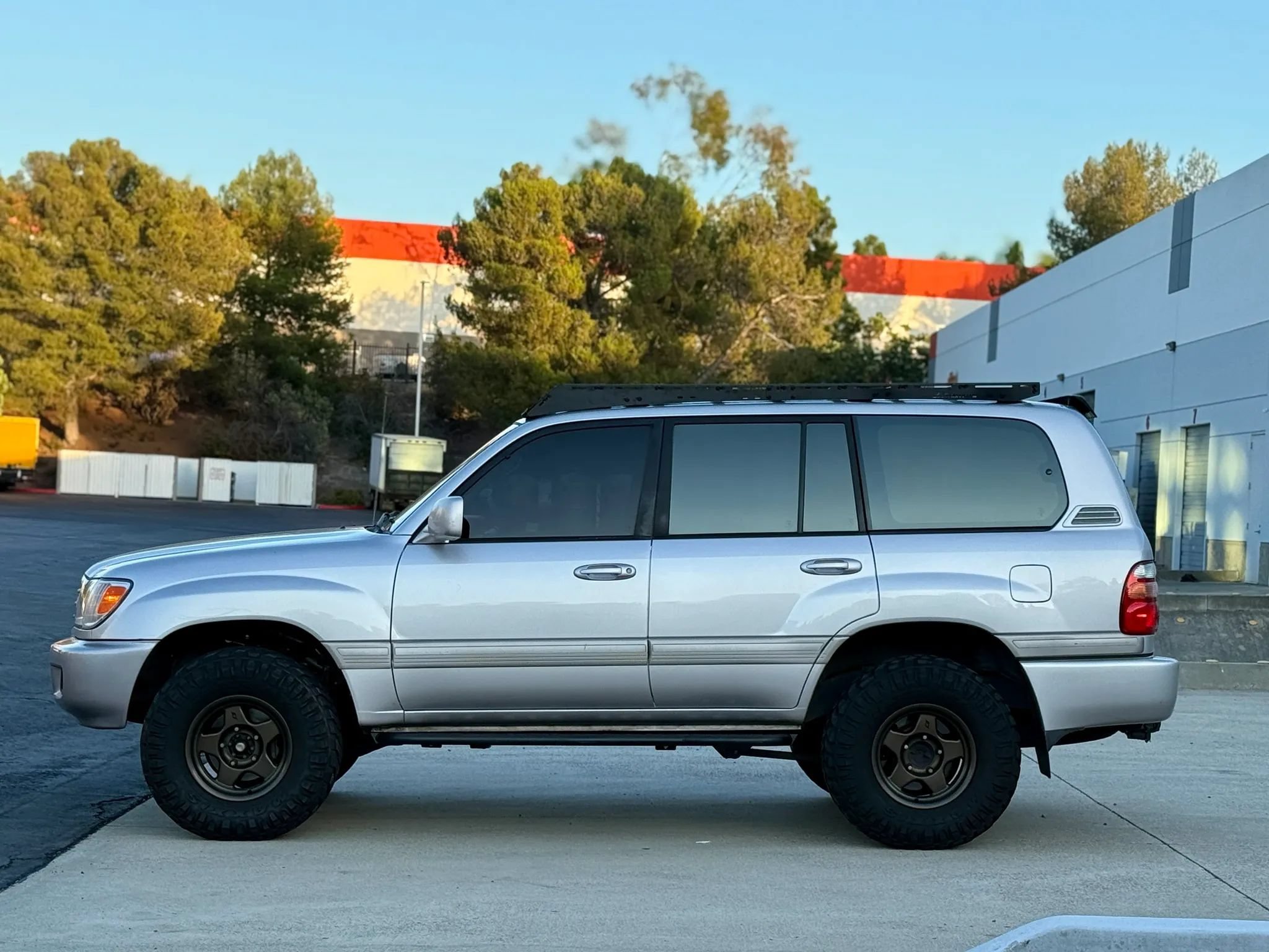 Used 2000 Toyota Land Cruiser AWD/4WD image 25