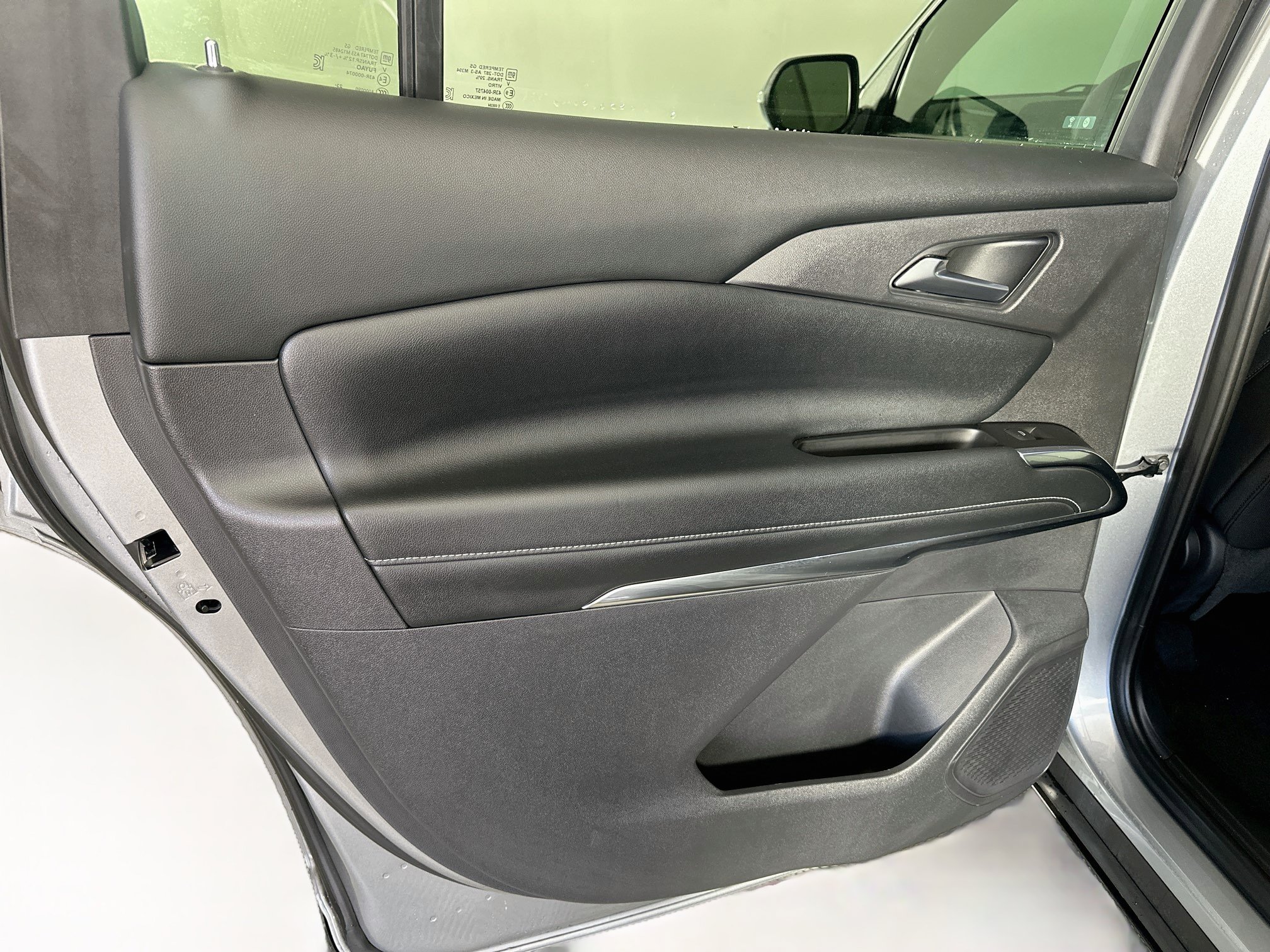 Used 2024 Chevrolet Traverse LS FWD image 25