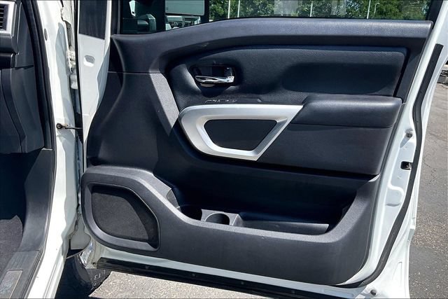 Used 2017 Nissan Titan SV RWD image 23