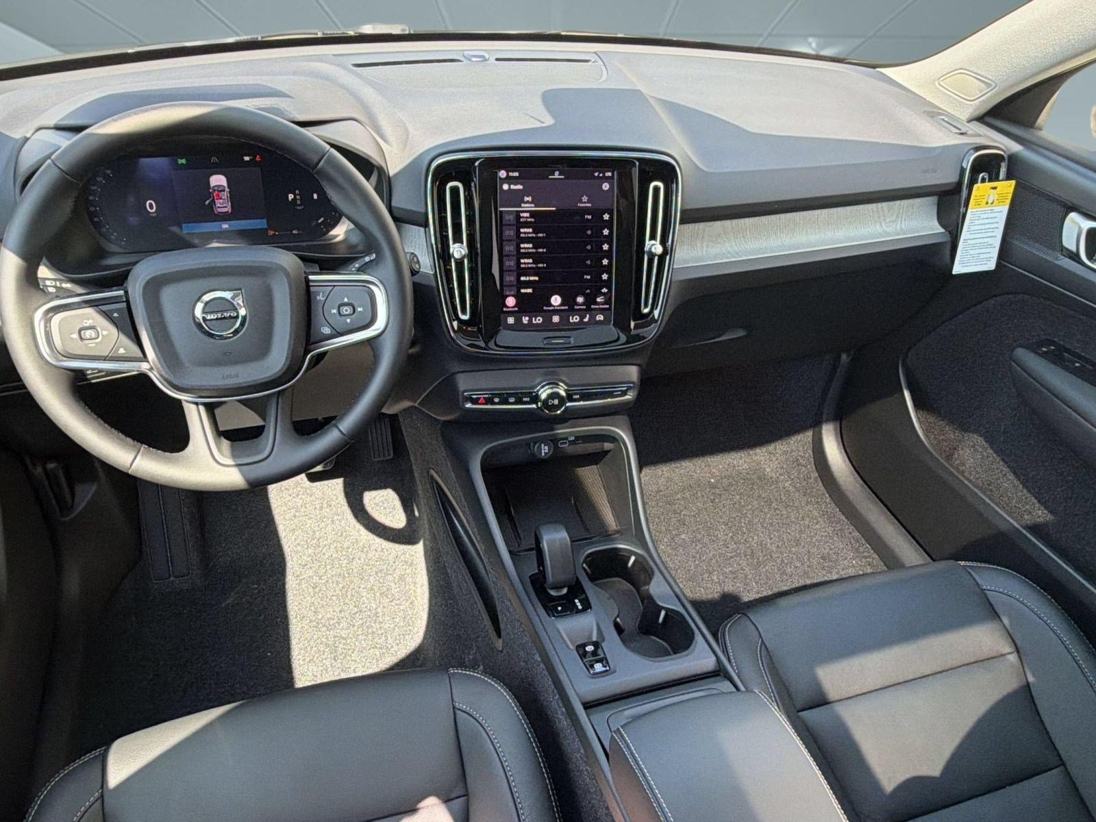 New 2026 Volvo XC40 B5 Core w/ Climate Package AWD/4WD image 15