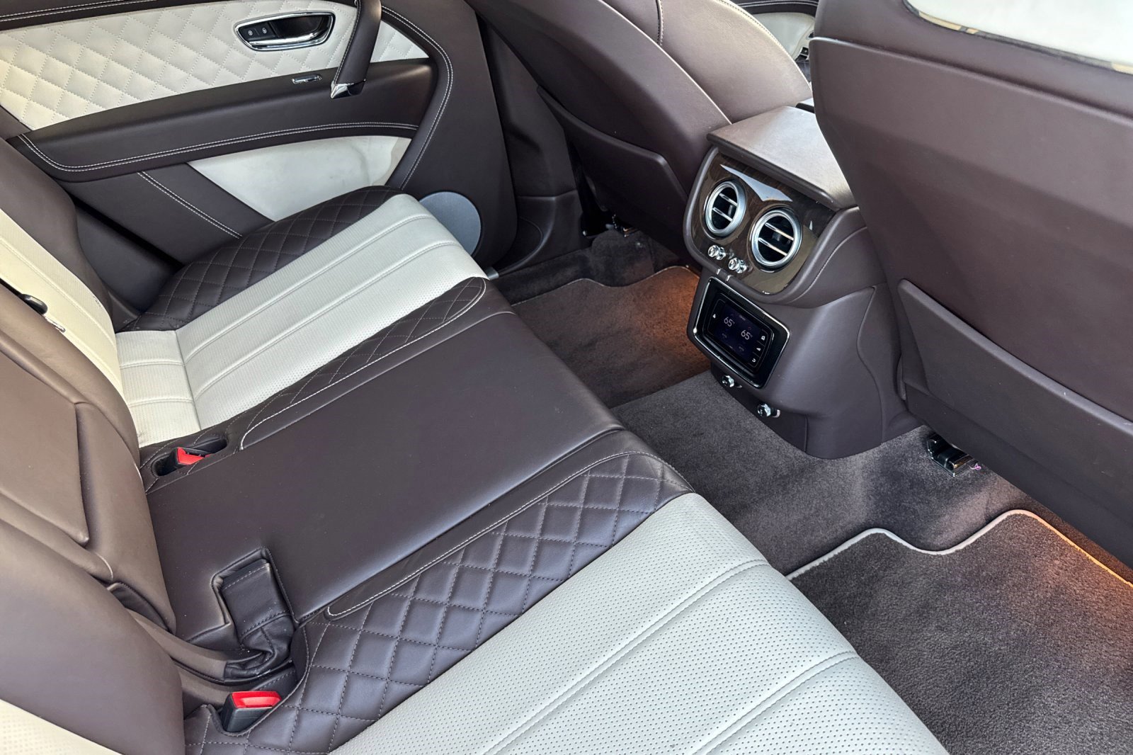 Used 2018 Bentley Bentayga image 31