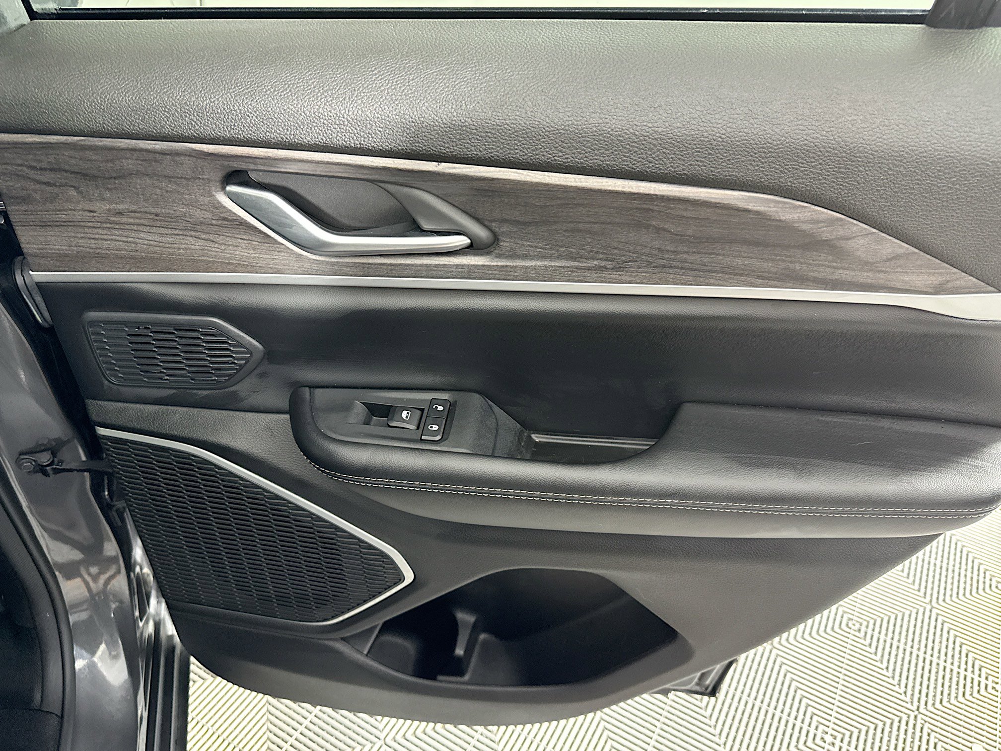 Used 2024 Jeep Grand Cherokee Limited 4xe image 27