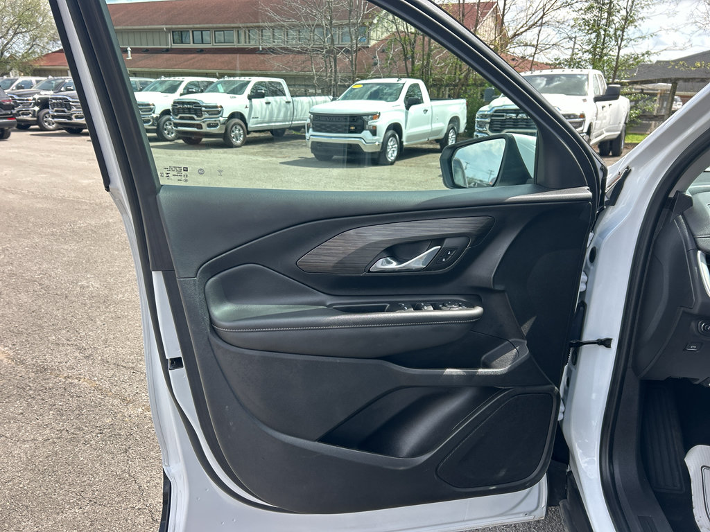 Used 2023 GMC Terrain SLE FWD image 20