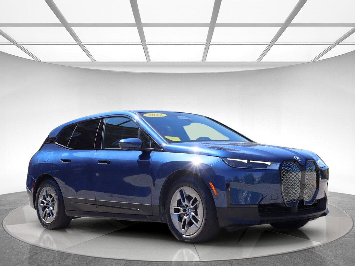 Used 2022 BMW iX xDrive50 w/ Convenience Package AWD/4WD image 3