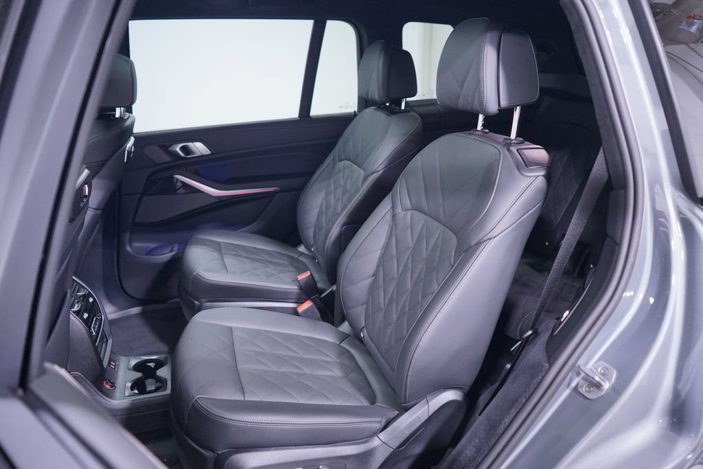 Used 2026 BMW X7 xDrive40i w/ M Sport Package AWD/4WD image 9