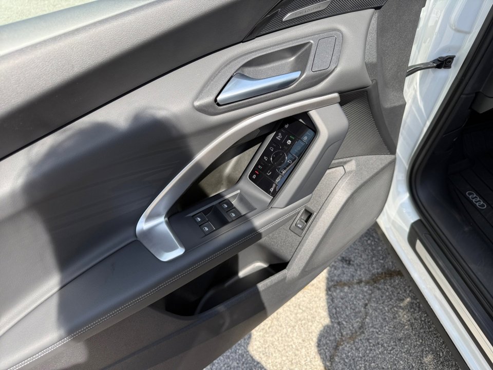 Certified 2025 Audi Q5 Premium Plus w/ Premium Plus image 32