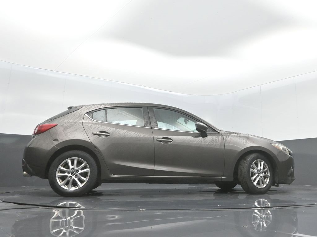 Used 2016 MAZDA MAZDA3 i Touring w/ Popular Equipment Package image 33