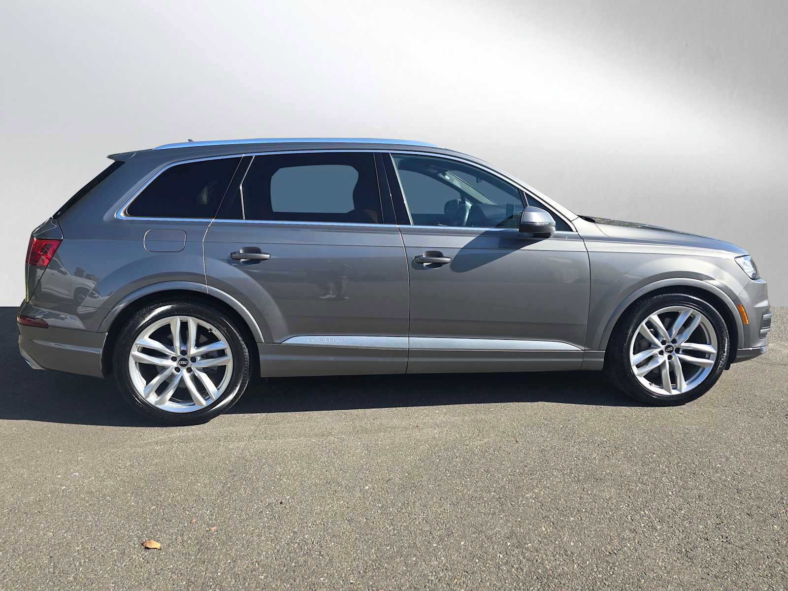 Used 2018 Audi Q7 3.0T Prestige image 2