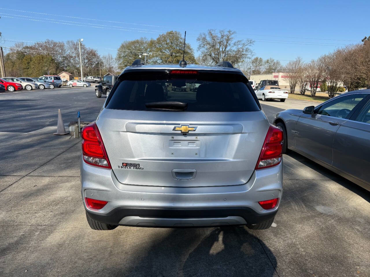 Used 2022 Chevrolet Trax LT w/ Premium Seat Package AWD/4WD image 3