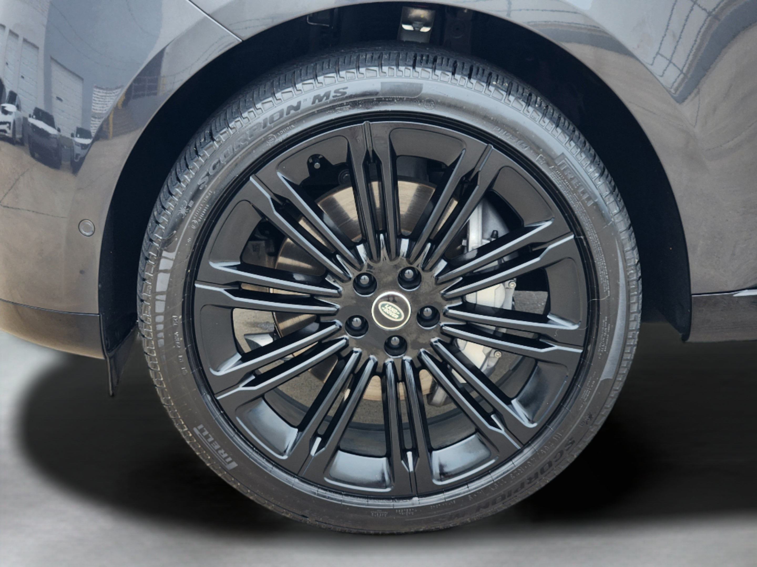 Certified 2025 Land Rover Range Rover SE AWD/4WD image 31