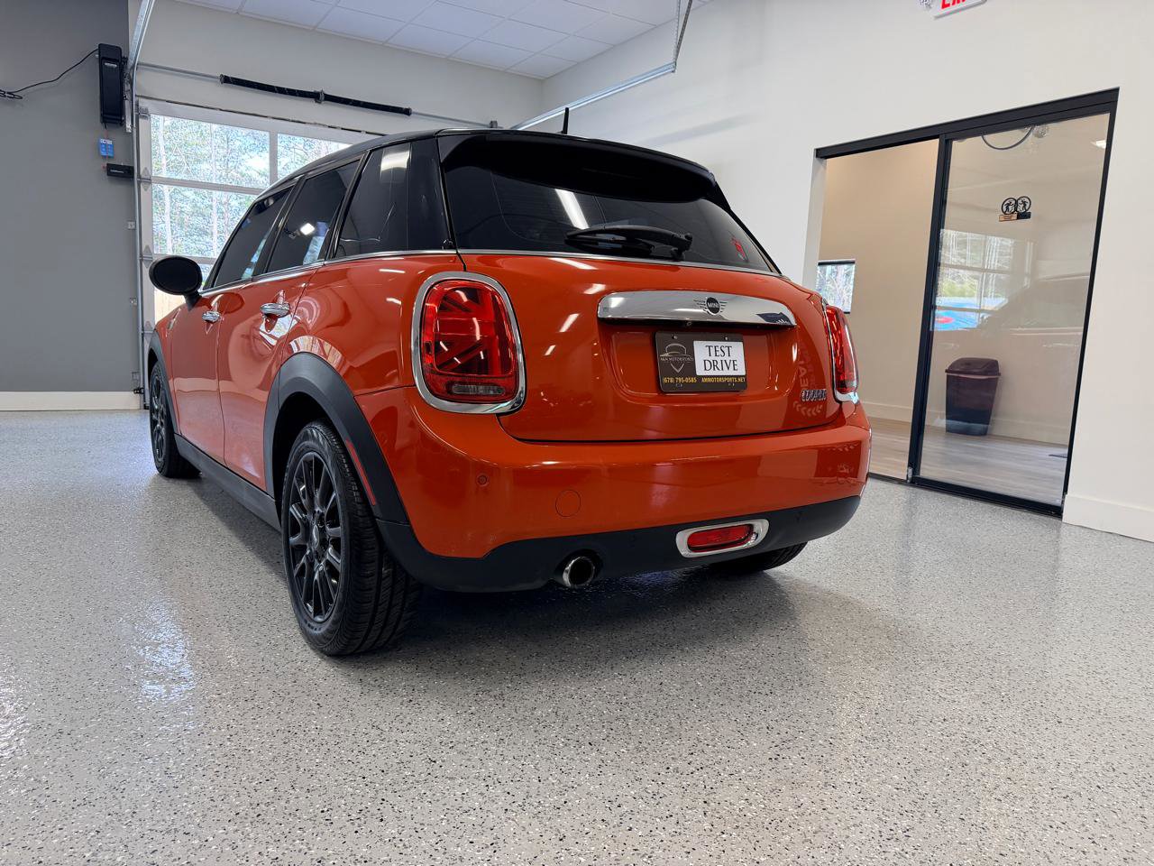 Used 2019 MINI Cooper 4-Door Hardtop image 6