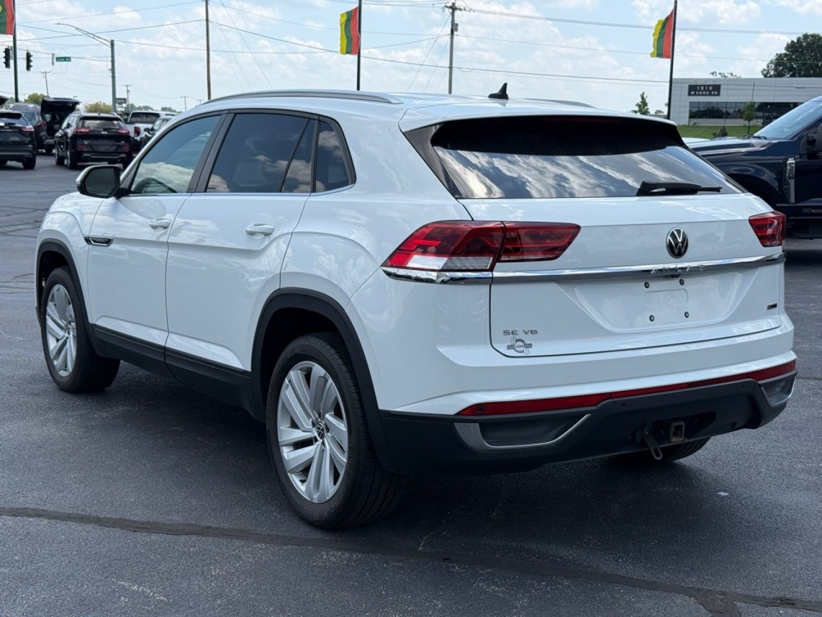Used 2022 Volkswagen Atlas Cross Sport SE AWD/4WD image 6
