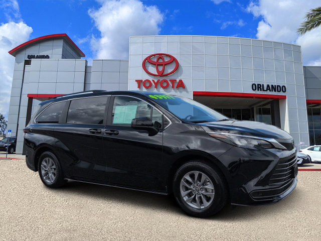 Certified 2025 Toyota Sienna LE w/ LE Plus Package AWD/4WD image 1