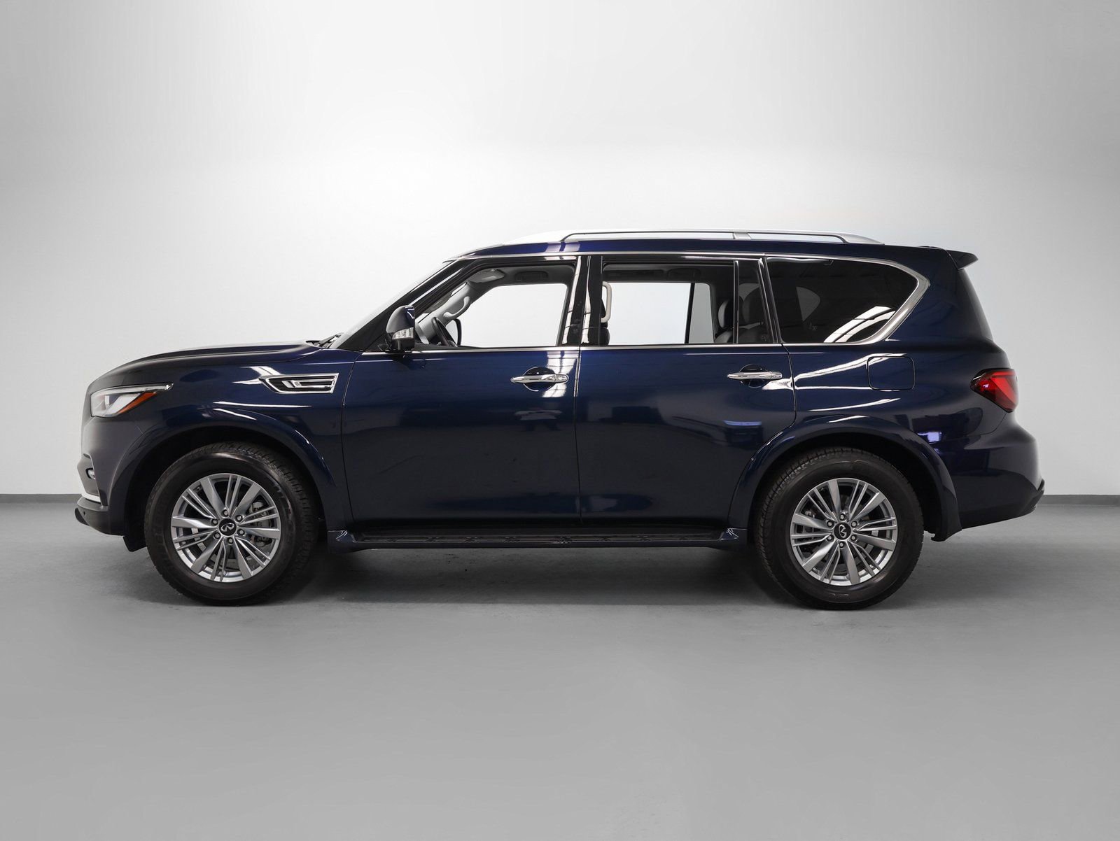 Used 2024 INFINITI QX80 Luxe w/ Cargo Package image 2