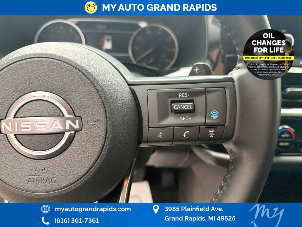 Used 2025 Nissan Pathfinder SV AWD/4WD image 16