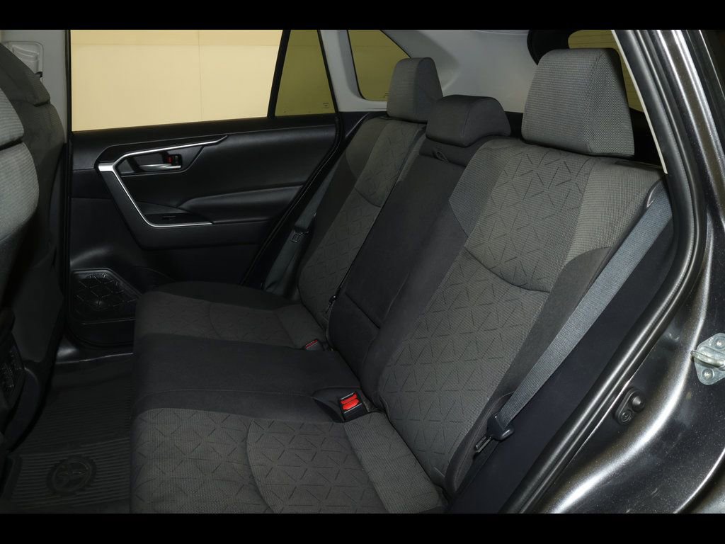 Used 2021 Toyota RAV4 XLE image 28