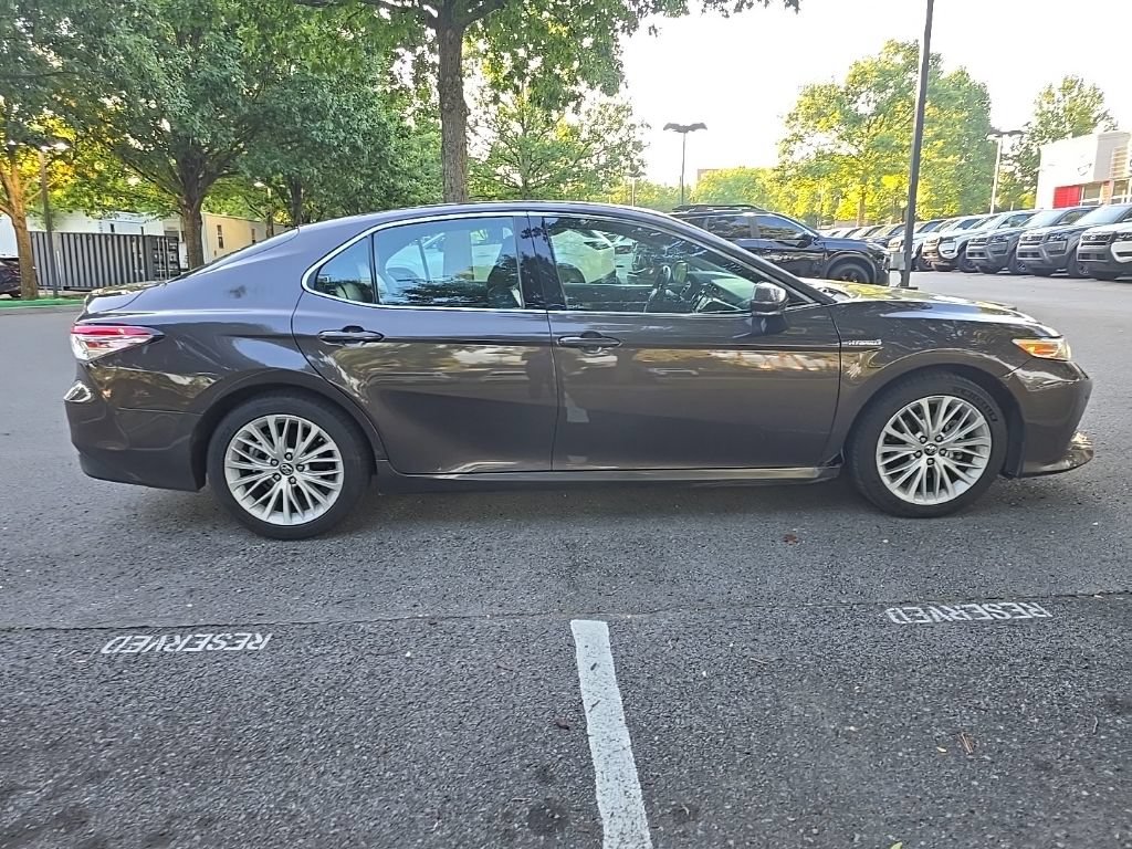 Used 2018 Toyota Camry XLE FWD image 9