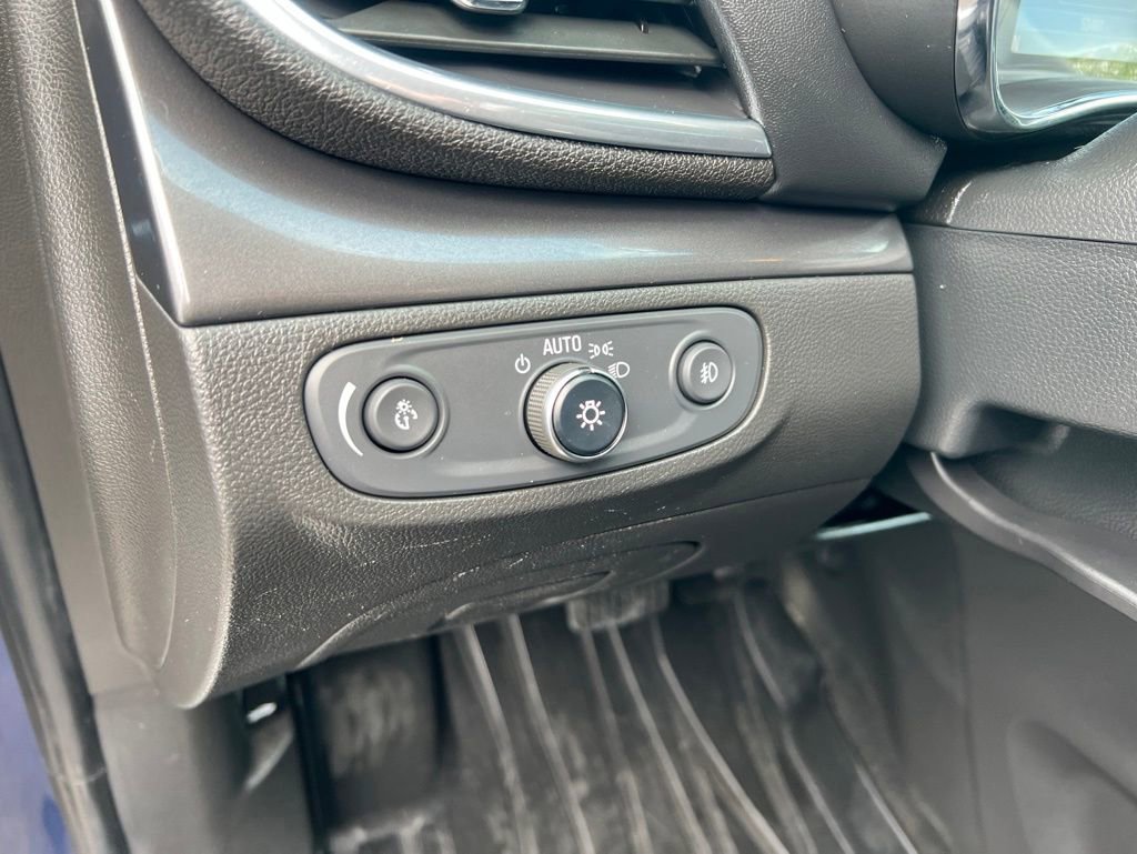 Used 2019 Buick Encore Essence FWD image 51
