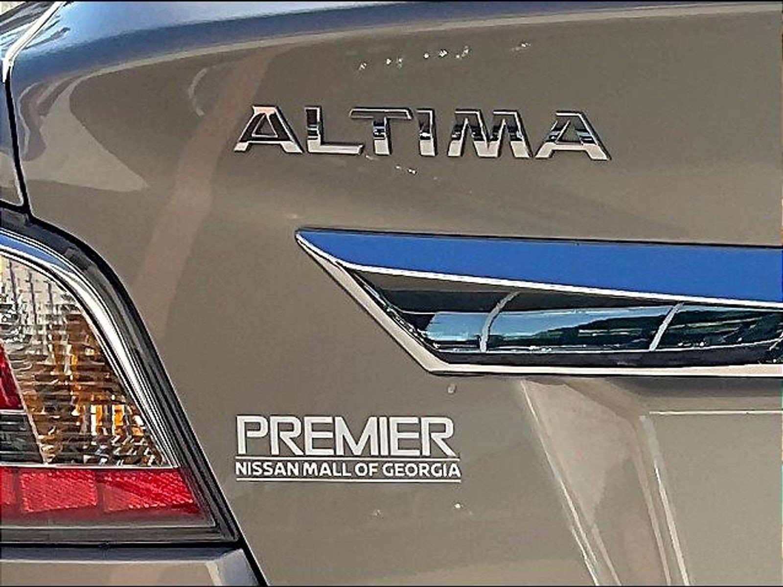 Used 2015 Nissan Altima 3.5 SL FWD image 26