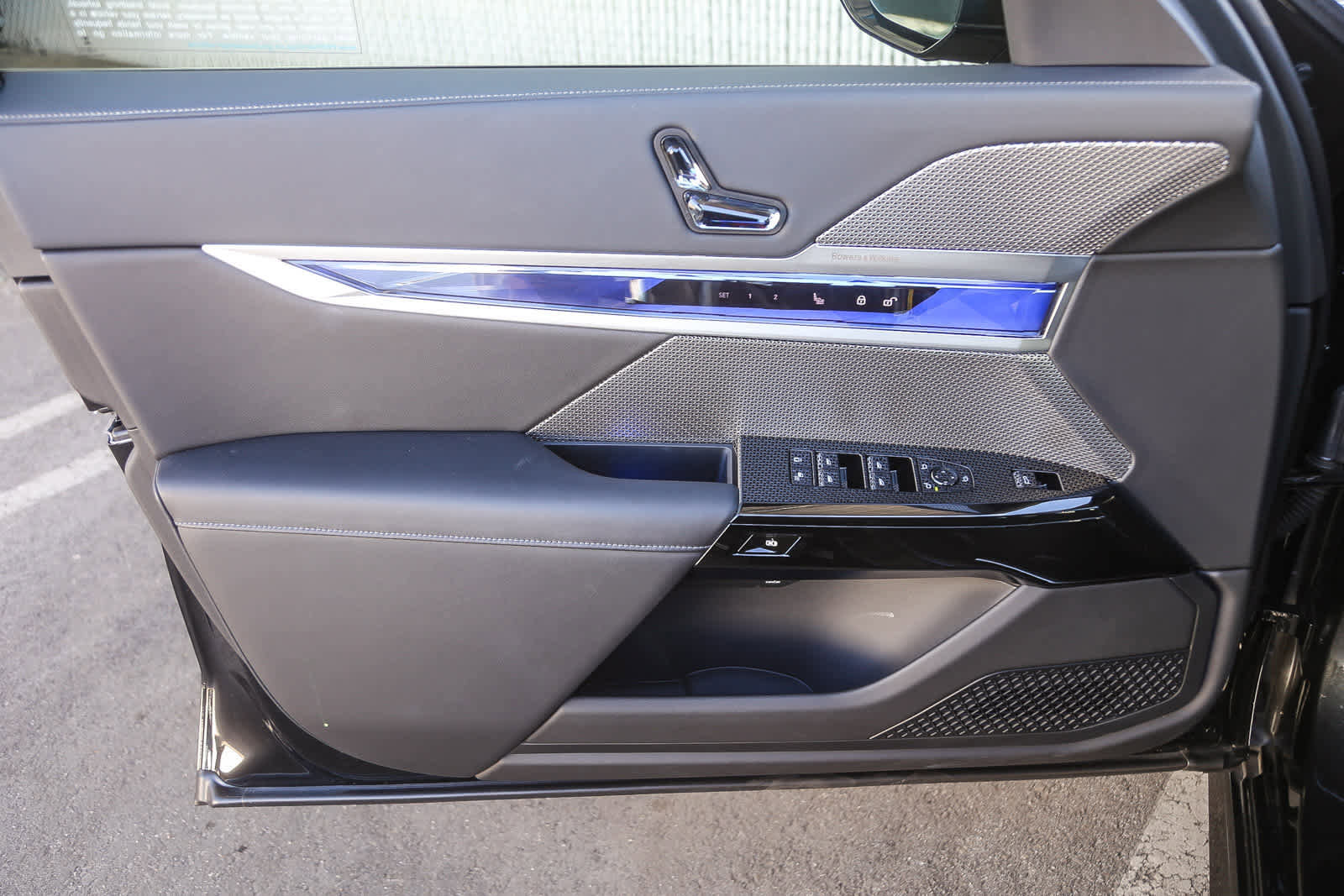 Used 2025 BMW i7 eDrive50 w/ M Sport Package image 17