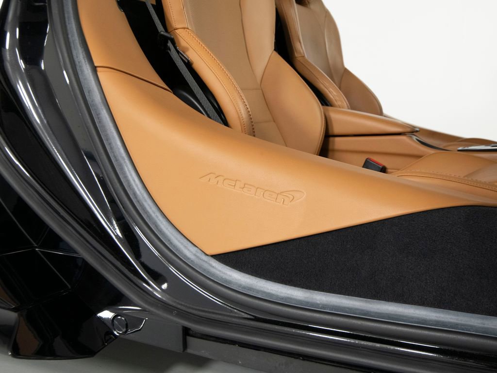 Used 2023 McLaren GT image 34