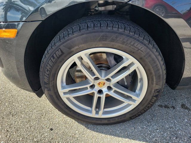 Used 2024 Porsche Macan image 8
