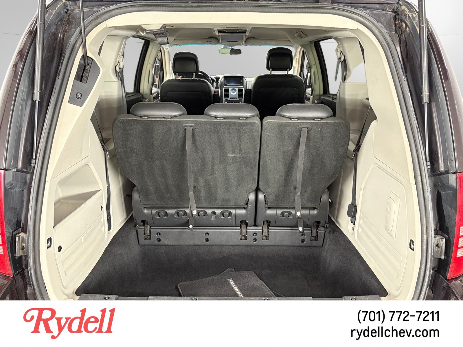 Used 2010 Chrysler Town & Country Touring Plus FWD image 19