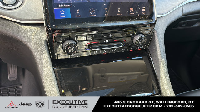 Used 2023 Jeep Grand Cherokee L Limited AWD/4WD image 17