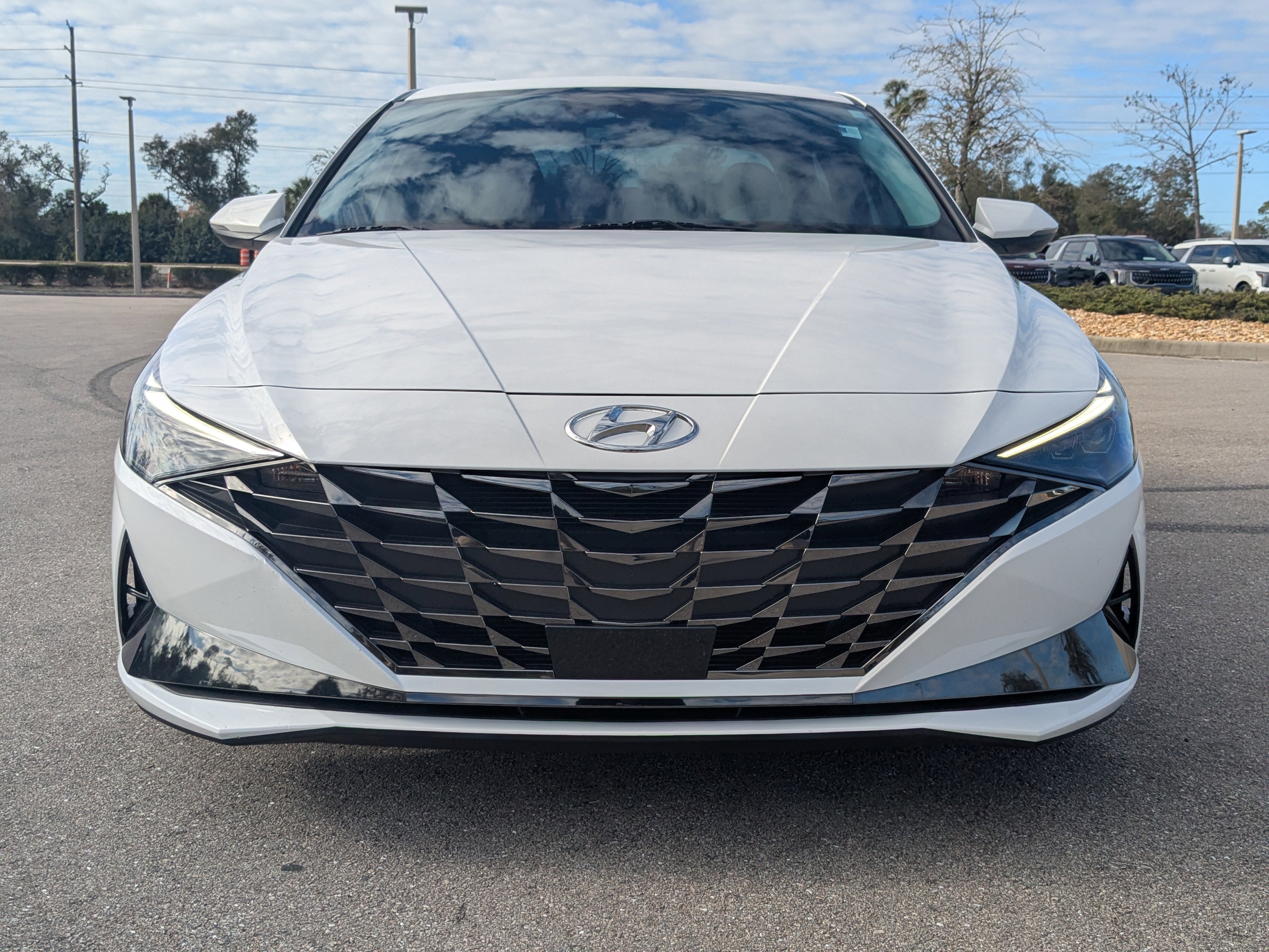 Used 2023 Hyundai Elantra Limited image 3