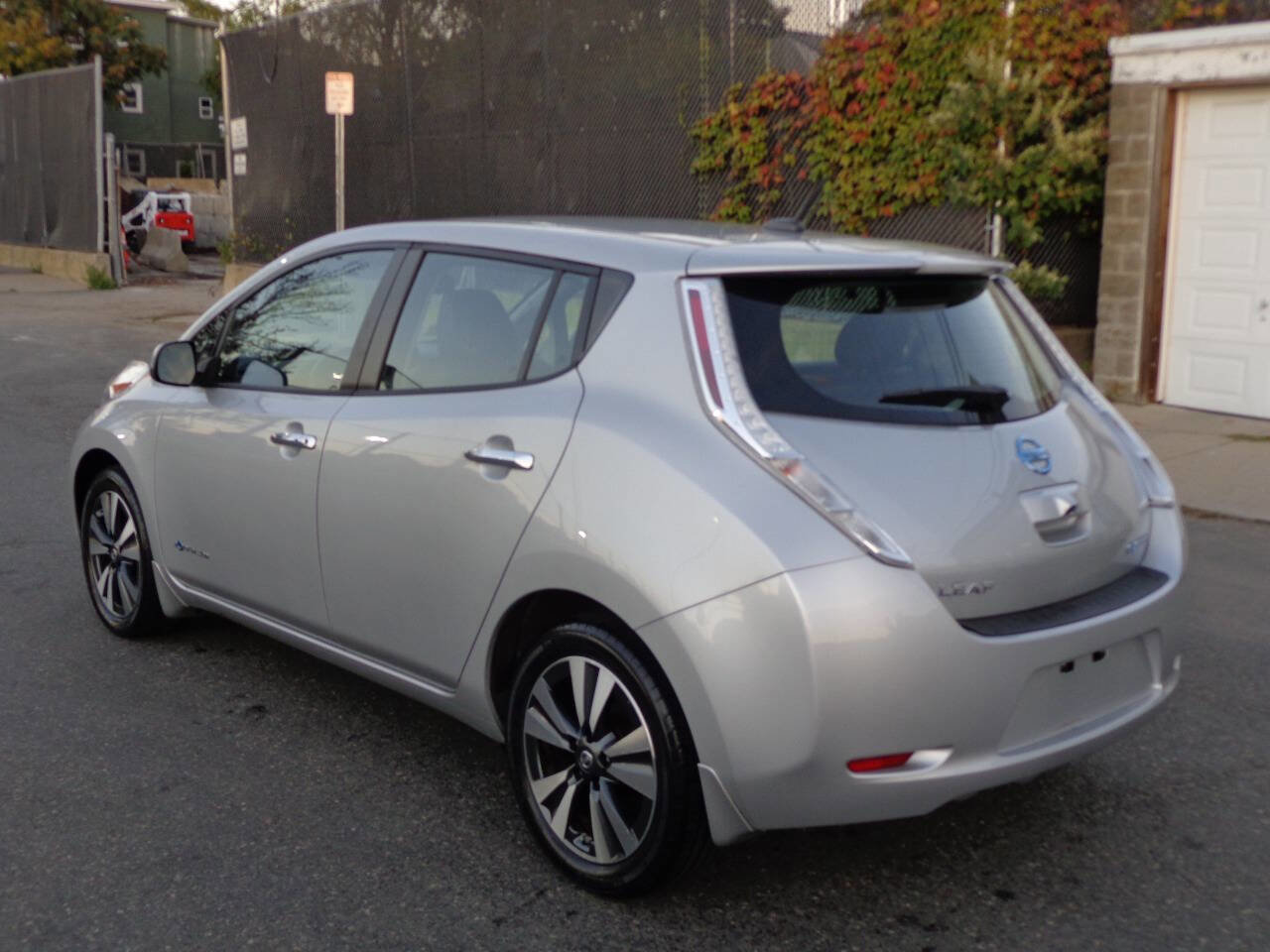 Used 2017 Nissan Leaf SL w/ Protection Package image 4