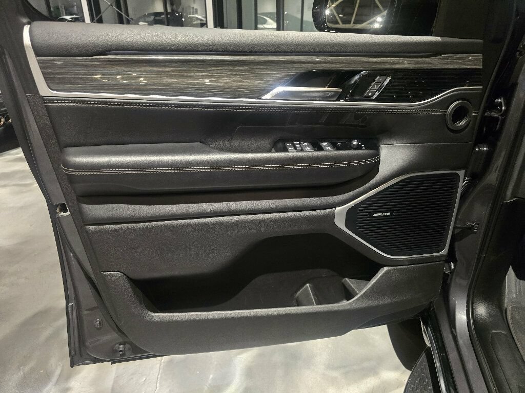 Used 2022 Jeep Wagoneer Series III w/ Flexible Seating Group AWD/4WD image 10