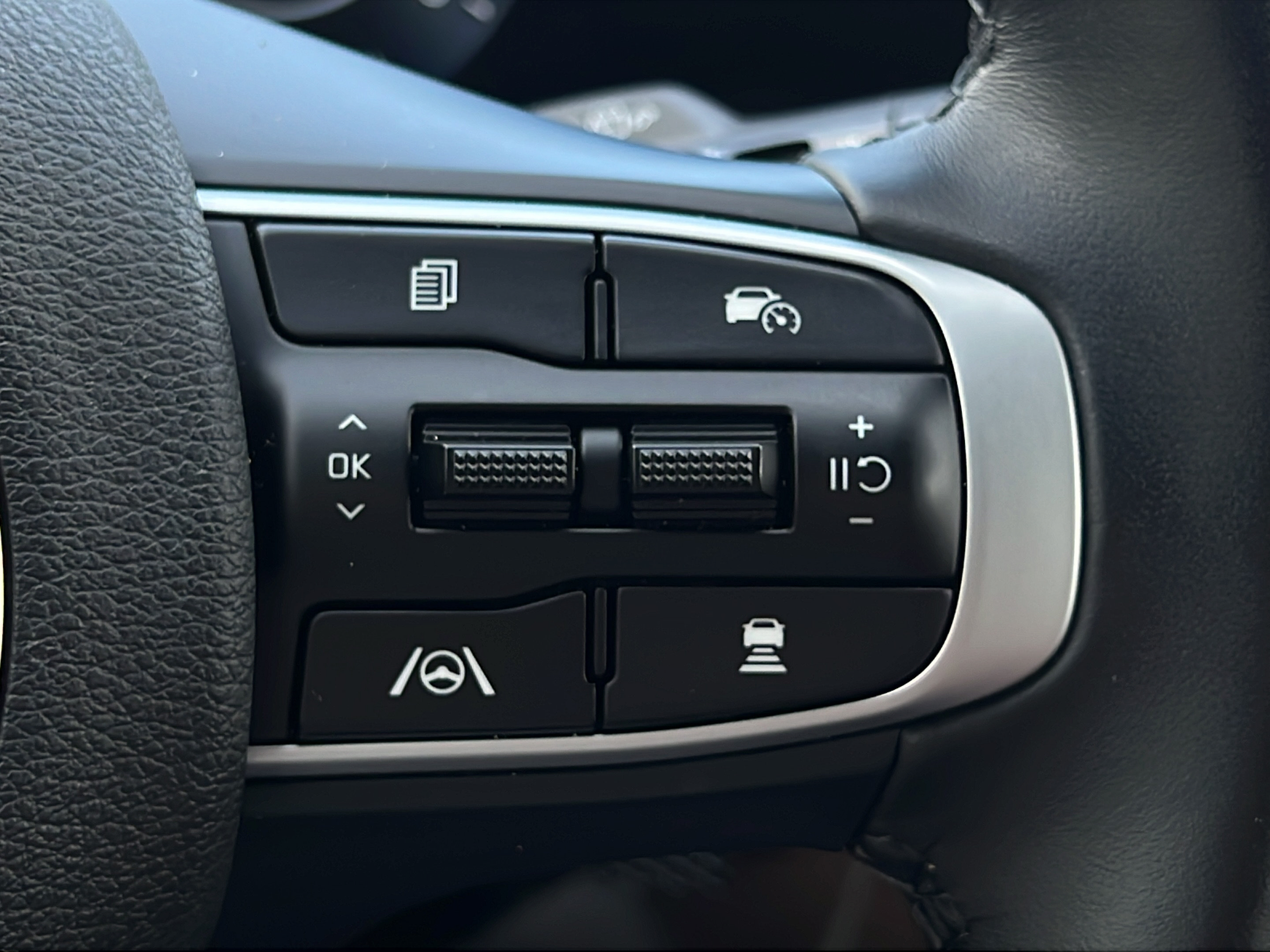 Certified 2023 Kia Sportage SX FWD image 22