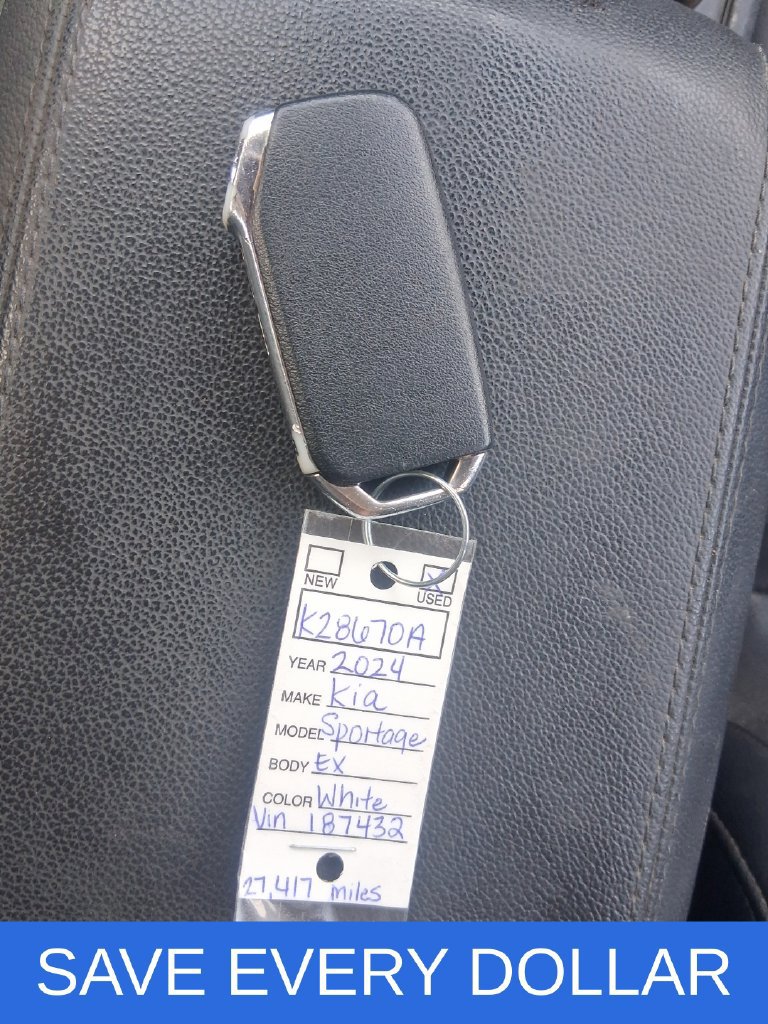 Used 2024 Kia Sportage EX FWD image 15