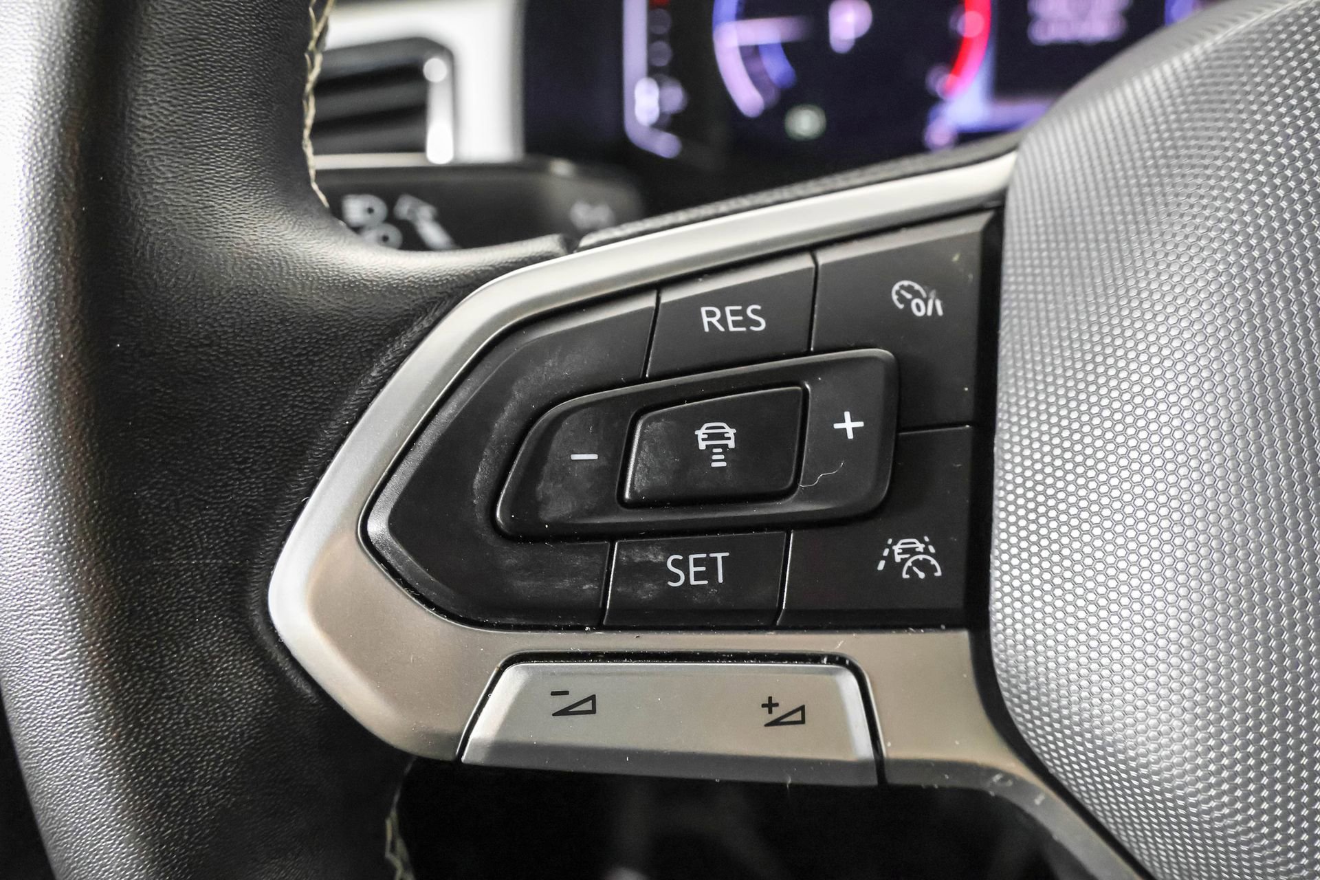 Used 2021 Volkswagen Atlas Cross Sport SEL image 26